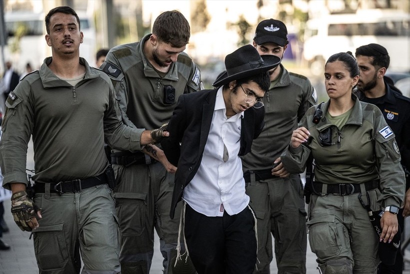 Ultra Ortodoks Yahudilerden Batı Kudüs’te İsrail’in zorunlu askerlik hizmetine karşı protesto - Resim: 33