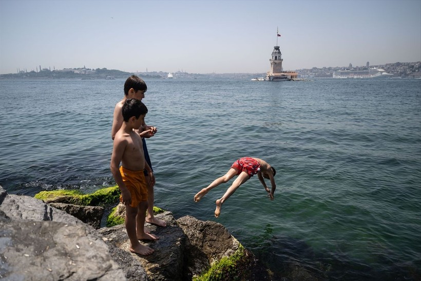 Bir yanda Üsküdar bir yanda Caddebostan! İstanbullular denizlere akın etti - Resim: 3
