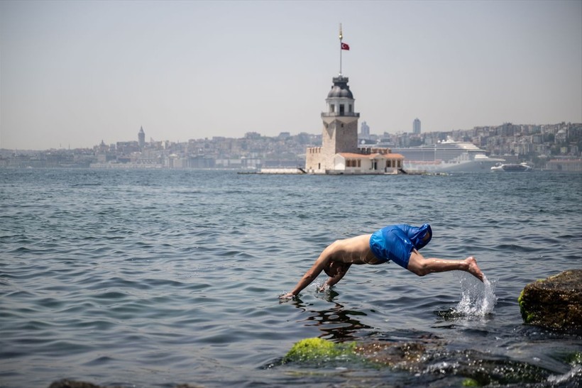 Bir yanda Üsküdar bir yanda Caddebostan! İstanbullular denizlere akın etti - Resim: 4