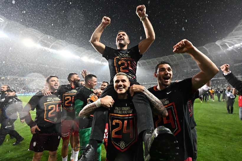 Galatasaray Teknik Direktörü Okan Buruk'tan yeni sözleşme sonrası ilk açıklamalar - Resim : 6