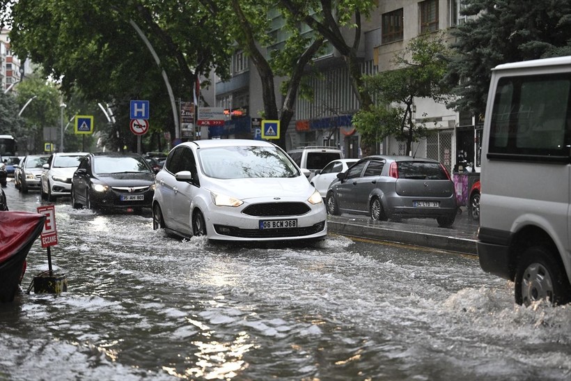 Ankara'da sağanak sele döndü! Hayat durma noktasına geldi - Resim: 9