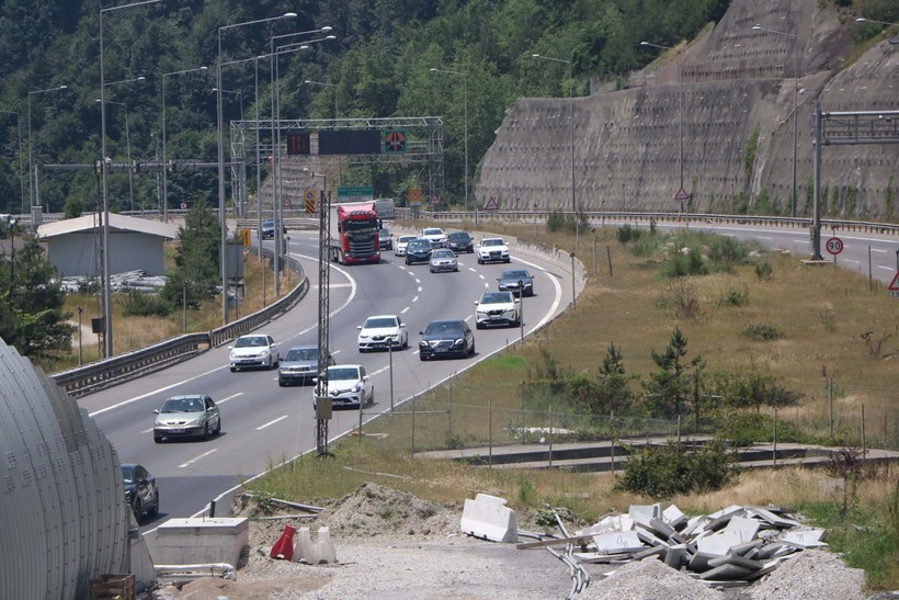Gidiyorlar! Bolu Dağı geçişinde bayram tatili yoğunluğu başladı - Resim: 4