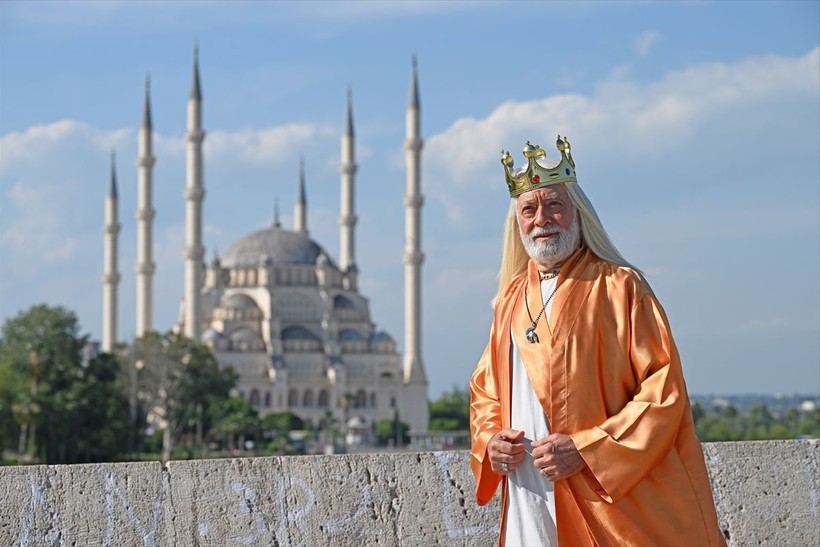 'Adana Kralı' sokaklarda gönüllü olarak şehri tanıtıyor - Resim: 14