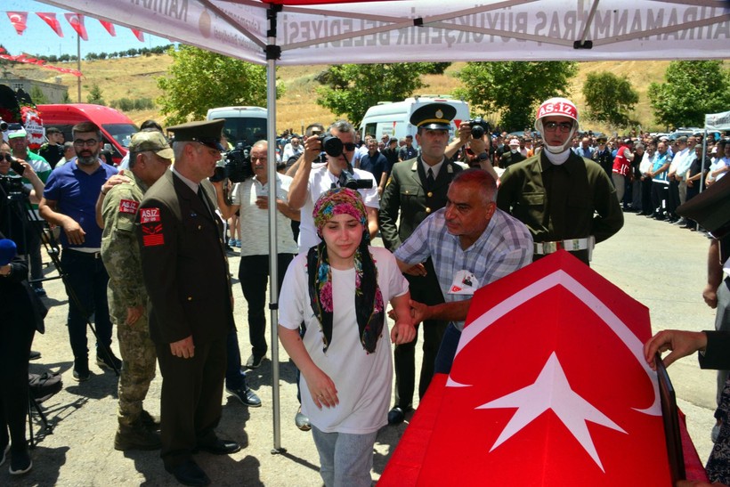 Pençe-Kilit şehidi, son yolculuğuna uğurlandı! Vasiyeti yerine getirilecek - Resim: 4