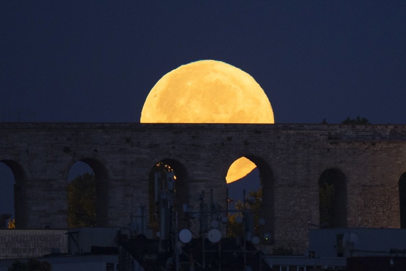 İstanbul'da dolunay Sultanahmet Camii ile birlikte görüntülendi - Resim: 1