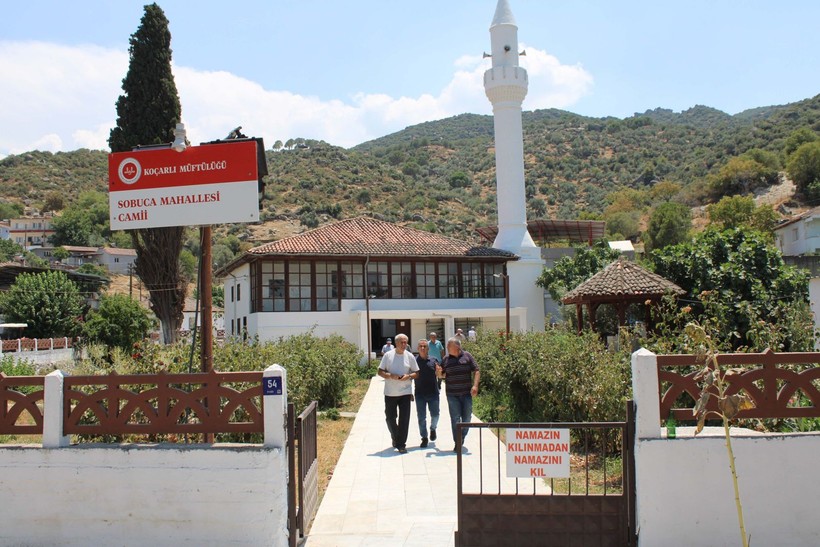 Cami imamından cemaati çeken tabela: Namazın kılınmadan namazını kıl - Resim: 9