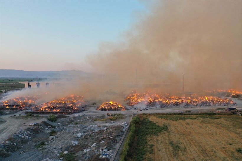 Aydın'da kağıt fabrikasında yangın - Resim: 8
