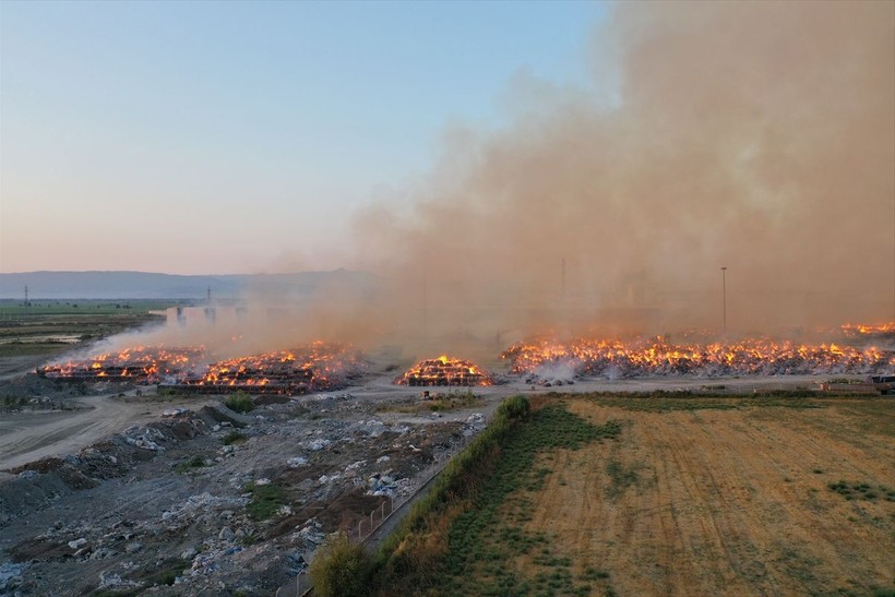 Aydın'da kağıt fabrikasında yangın - Resim: 13