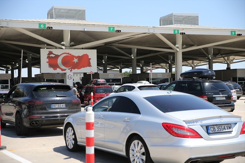 Akın akın geliyorlar! Kapıkule'de gurbetçi yoğunluğu yaşanıyor - Resim: 8