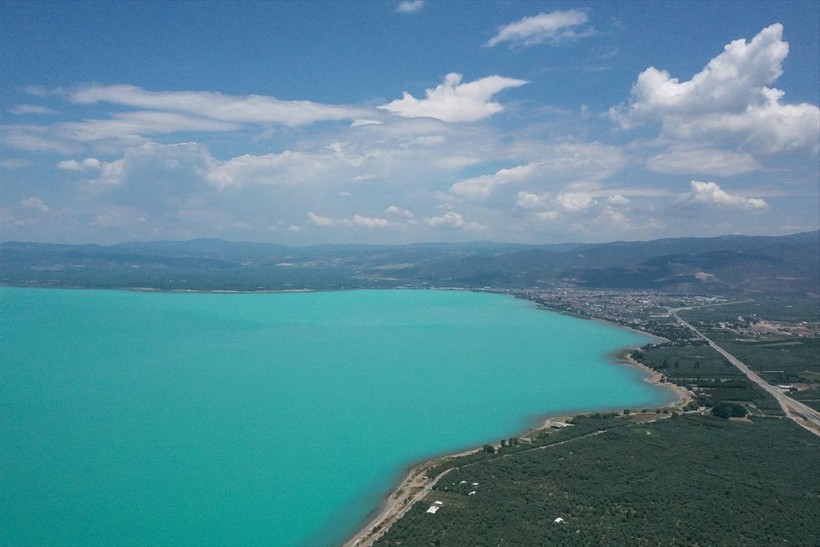 İznik Gölü alg patlamasıyla turkuaz görünüme kavuştu - Resim: 2