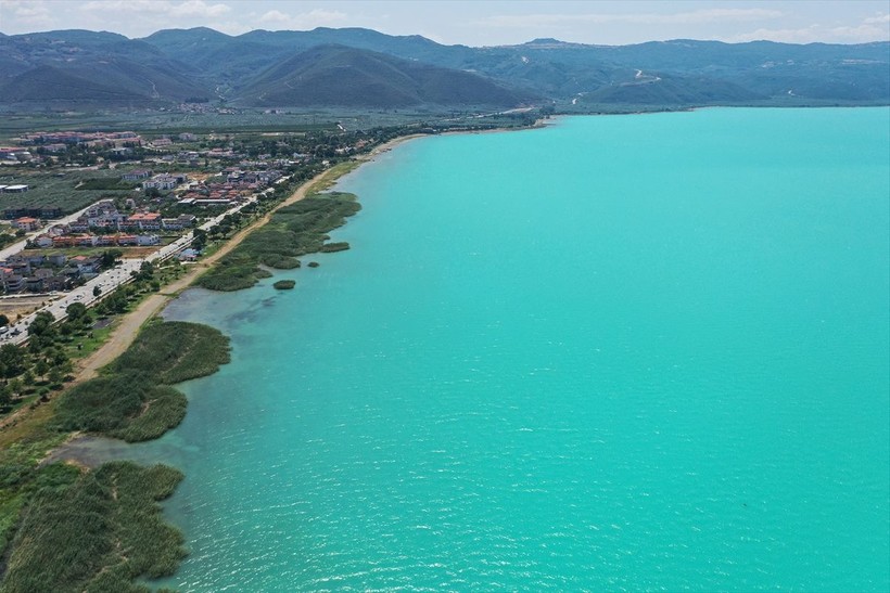 İznik Gölü alg patlamasıyla turkuaz görünüme kavuştu - Resim: 5