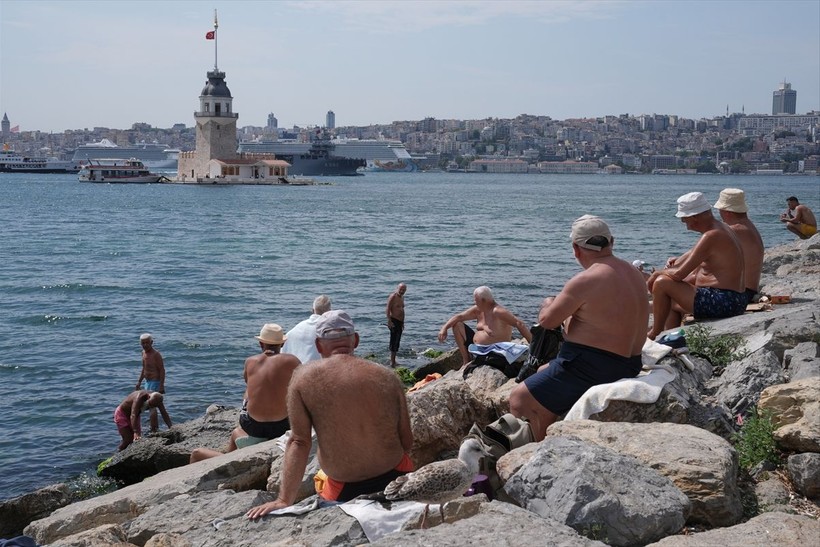 İstanbul'u 2 sıcak hava dalgası kavuruyor! Sıcaklar ne zamana kadar sürecek? AKOM'dan bir uyarı daha - Resim: 15