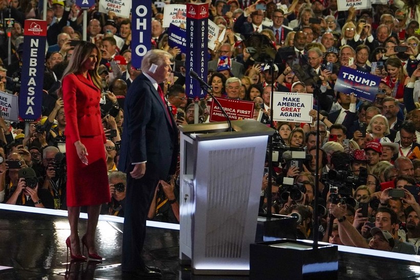 Suikasta uğrayan Trump sahnede: Kafamı hareket ettirmeseydim burada olamayacaktım - Resim: 1