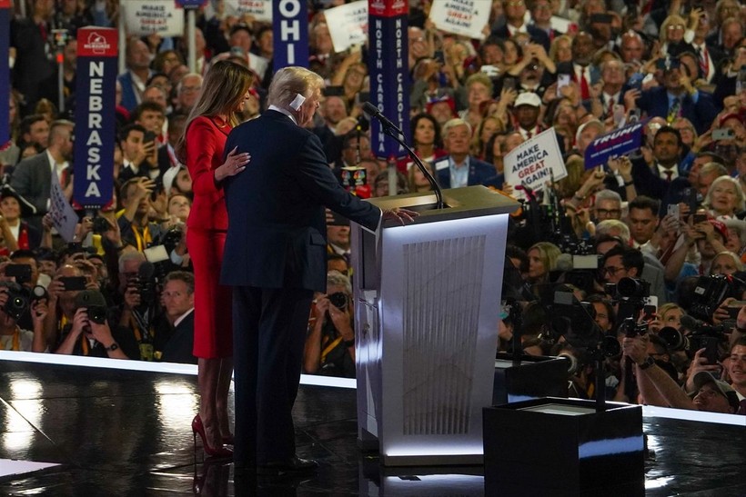 Suikasta uğrayan Trump sahnede: Kafamı hareket ettirmeseydim burada olamayacaktım - Resim: 2