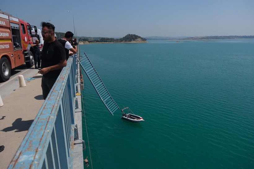 Adana'da kontrolden çıkan otomobil köprüden uçtu! Aydoğmuş ailesi yok oldu - Resim: 30