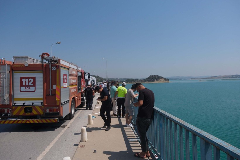 Adana'da kontrolden çıkan otomobil köprüden uçtu! Aydoğmuş ailesi yok oldu - Resim: 31