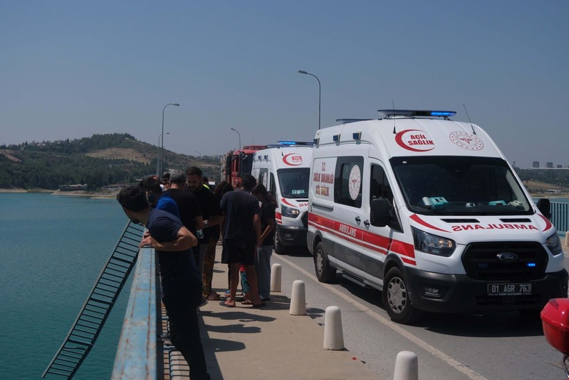 Adana'da kontrolden çıkan otomobil köprüden uçtu! Aydoğmuş ailesi yok oldu - Resim: 32