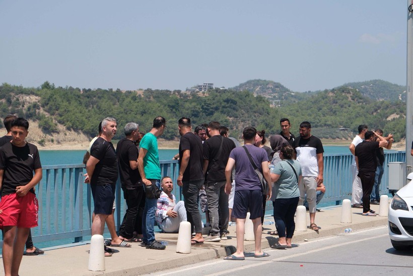 Adana'da kontrolden çıkan otomobil köprüden uçtu! Aydoğmuş ailesi yok oldu - Resim: 21