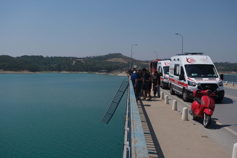 Adana'da kontrolden çıkan otomobil köprüden uçtu! Aydoğmuş ailesi yok oldu - Resim: 4