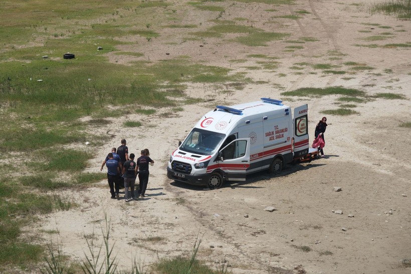 Adana'da kontrolden çıkan otomobil köprüden uçtu! Aydoğmuş ailesi yok oldu - Resim: 22