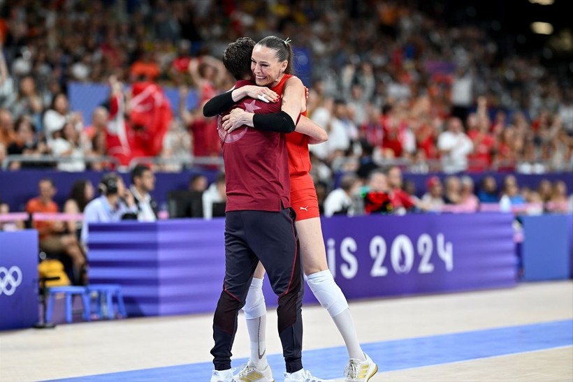 A Milli Kadın Voleybol Takımı, Paris 2024'teki ilk maçında Hollanda'yı 3-2 mağlup etti - Resim: 1