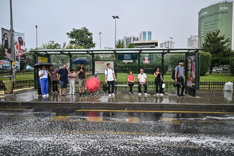 İstanbul'da sağanak yağış! Meteoroloji sıcaklıkların düşeceği yerleri açıkladı - Resim: 8