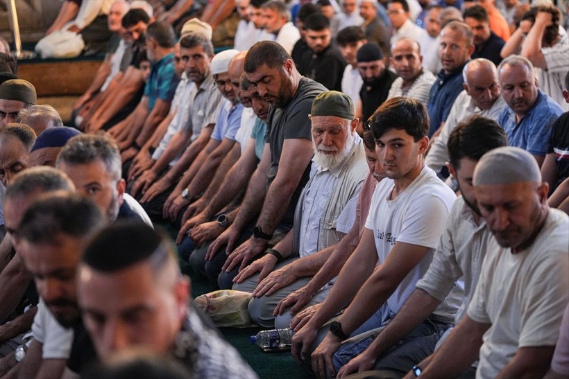 Diyanet İşleri Başkanı Ali Erbaş, Ayasofya'daki namazda hutbeye kılıçla çıktı - Resim: 4
