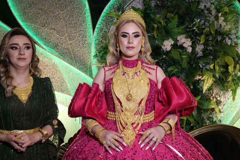 Bir aşiret düğünü klasiği! Geline 3 kilo altın, damada da 3 milyon lira takıldı - Resim: 2