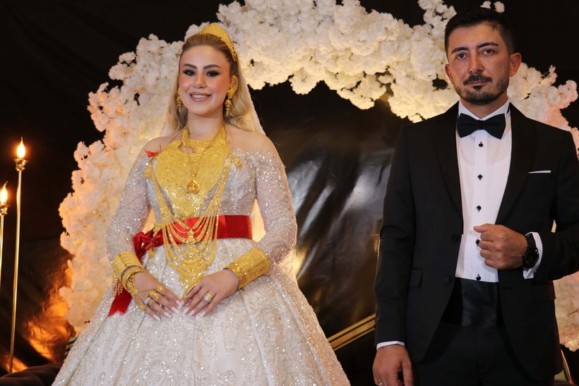 Bir aşiret düğünü klasiği! Geline 3 kilo altın, damada da 3 milyon lira takıldı - Resim: 3