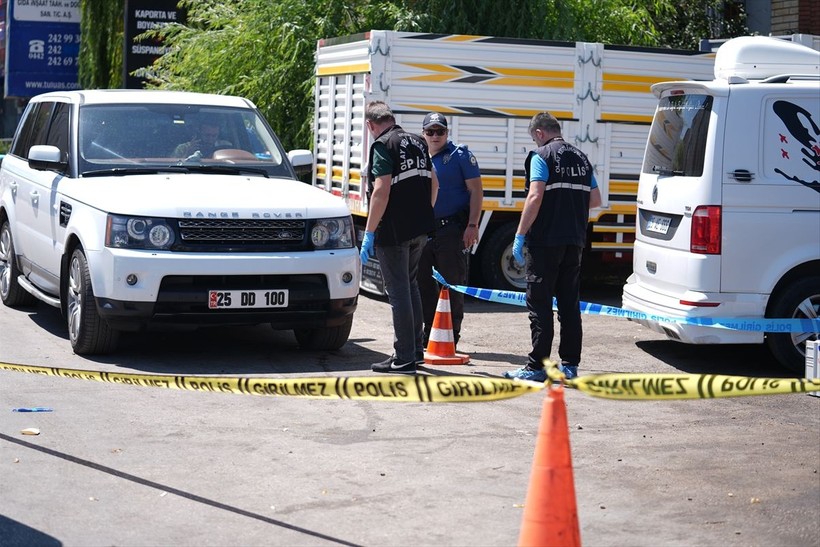 Erzurum'da bir iş yerine silahla ateş açıldı - Resim: 3
