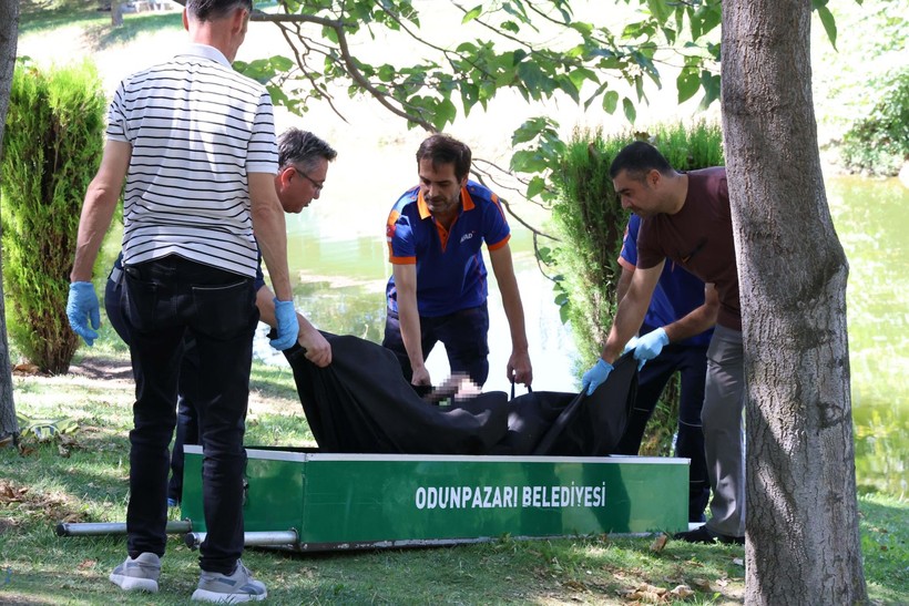 Eskişehir'deki Porsuk Çayı'nda bir erkeğin cansız bedeni bulundu - Resim: 1