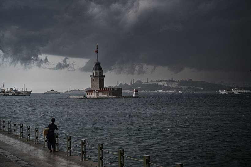 İstanbul'un bazı bölgelerinde yoğun rüzgar ve sağanak etkili oldu - Resim: 5