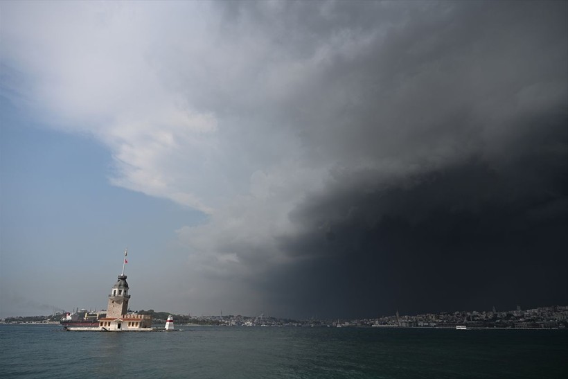 İstanbul'un bazı bölgelerinde yoğun rüzgar ve sağanak etkili oldu - Resim: 7