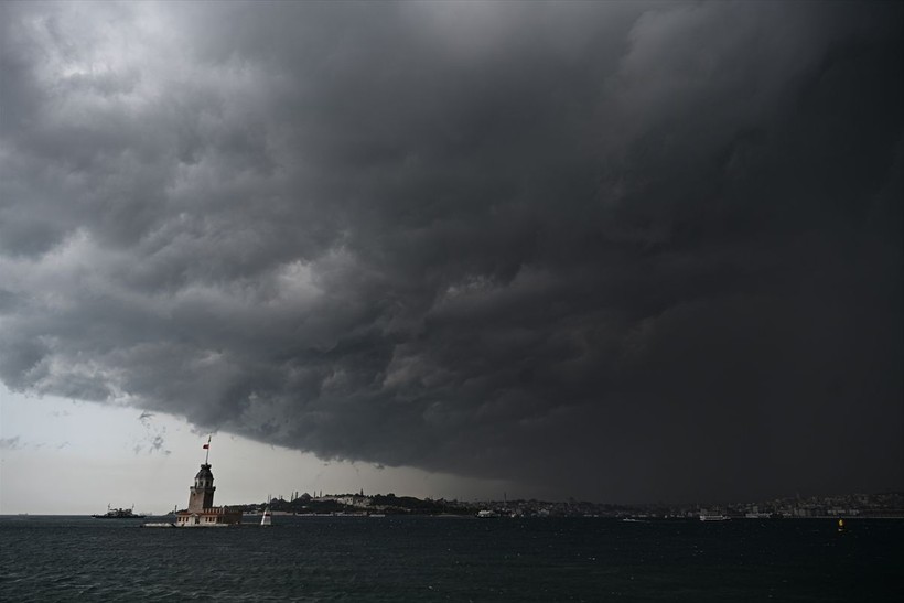 İstanbul'un bazı bölgelerinde yoğun rüzgar ve sağanak etkili oldu - Resim: 8