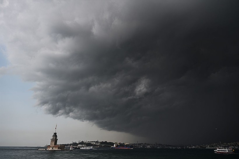 İstanbul'un bazı bölgelerinde yoğun rüzgar ve sağanak etkili oldu - Resim: 11