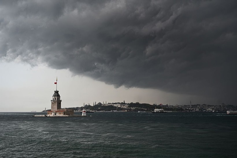 İstanbul'un bazı bölgelerinde yoğun rüzgar ve sağanak etkili oldu - Resim: 13