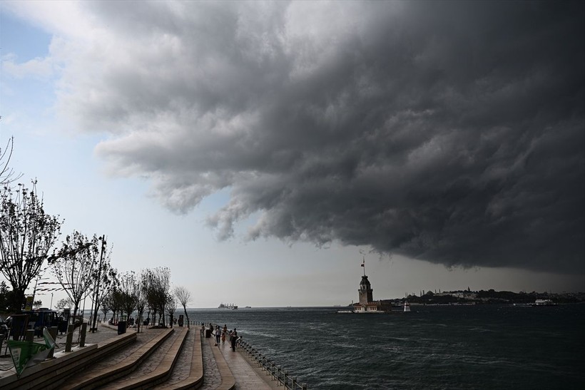 İstanbul'un bazı bölgelerinde yoğun rüzgar ve sağanak etkili oldu - Resim: 14