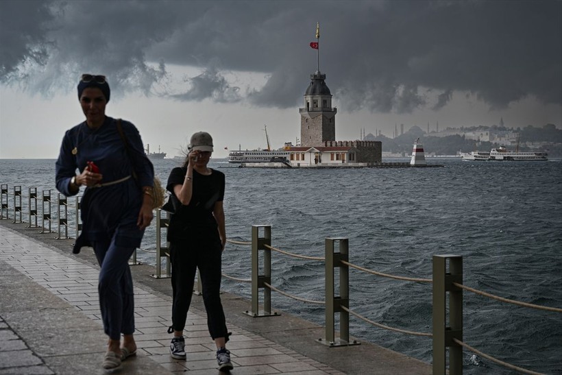 İstanbul'un bazı bölgelerinde yoğun rüzgar ve sağanak etkili oldu - Resim: 4