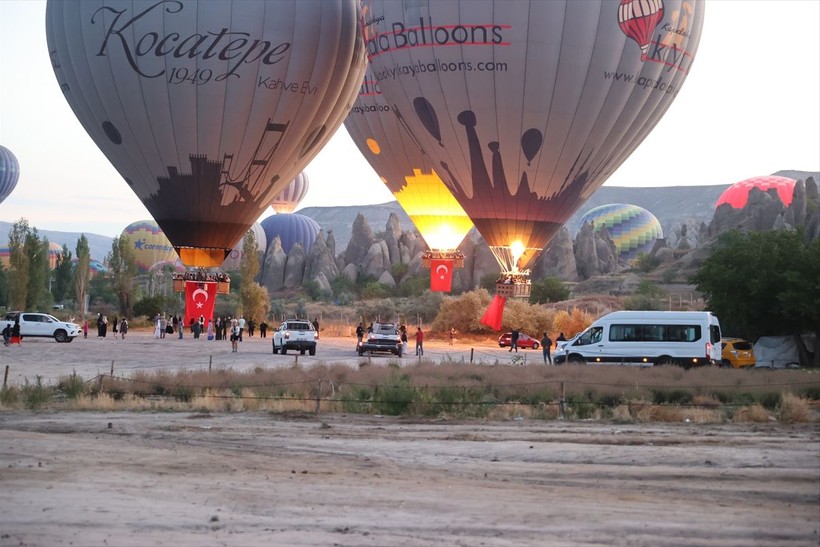 Kapadokya'da balonlar Türk bayraklarıyla uçtu - Resim: 5