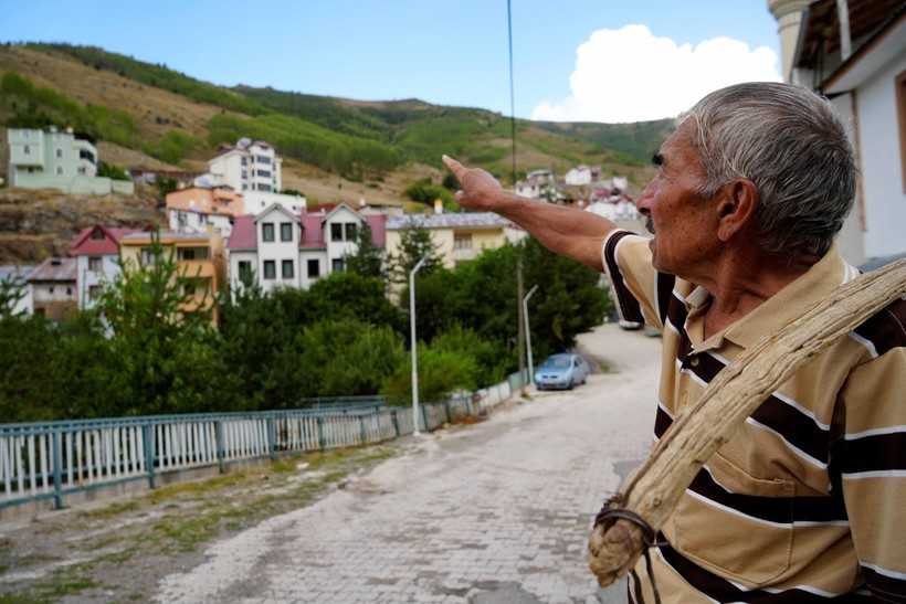 Gümüşhane'de emekli öğretmen Selahattin Bulut diktiği 4 bin fidanla köyünü yeşillendirdi - Resim: 2