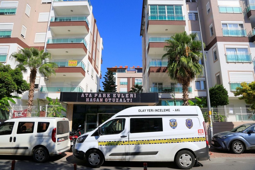 Antalya'da koca vahşeti! Boşanma aşamasındaki eşini öldürdü, kızı korkunç görüntüye gözlerini açtı - Resim: 15