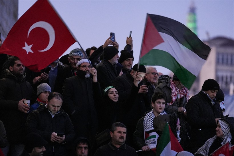 İstanbul’da tarihi Gazze mitingi: Binlerce kişi Filistin için Galata’da buluştu - Resim : 3