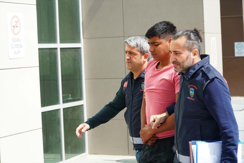 Tekirdağ'da tüyler ürperten olay: Yardım için gitti, evin çocuğu boğazını kesti - Resim: 12