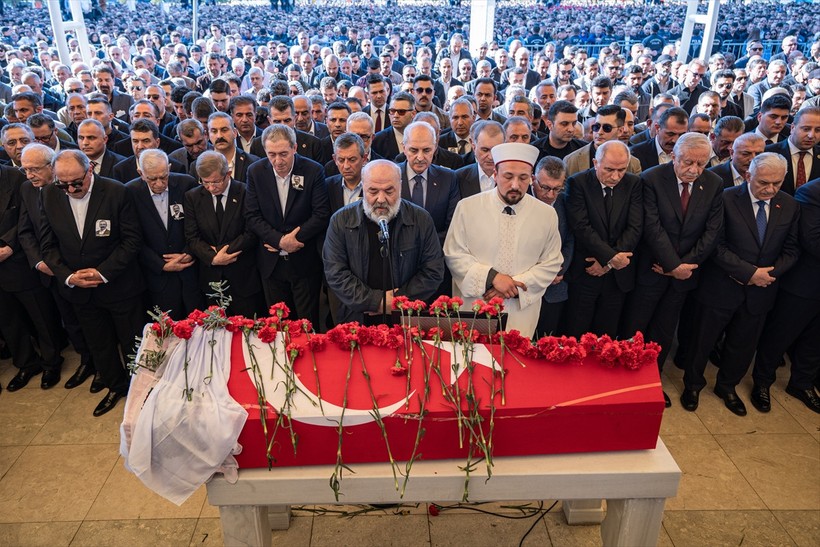 Sırrı Süreyya Önder son yolculuğuna uğurlandı - Resim : 2