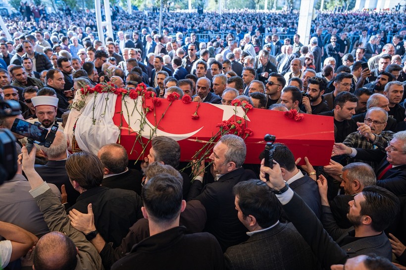 Sırrı Süreyya Önder son yolculuğuna uğurlandı - Resim : 1