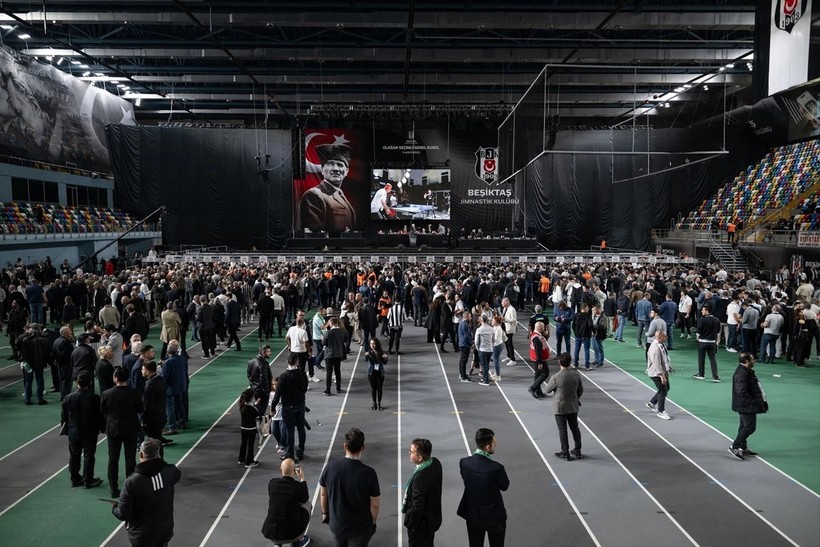 Beşiktaş'ta Serdal Adalı yeniden başkan oldu - Resim : 1