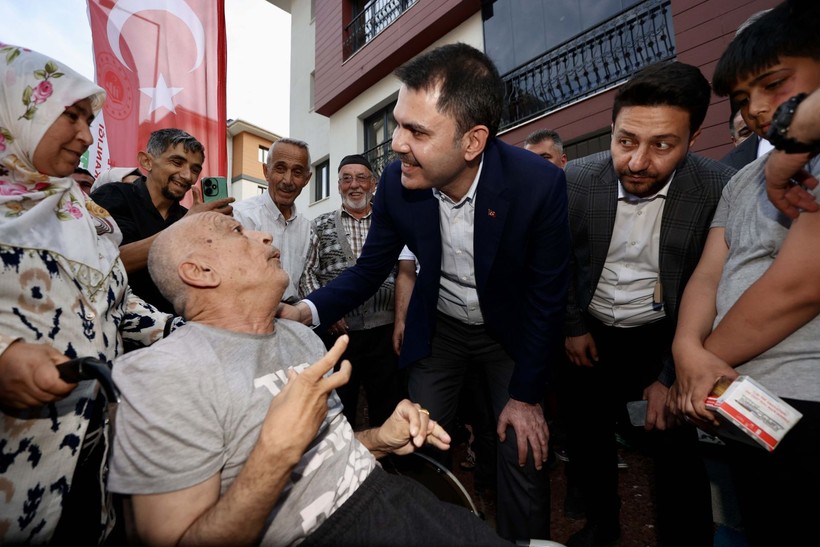 Bakan Kurum'dan depremzede aileye ziyaret: Sözümüzü tutacağız - Resim: 14