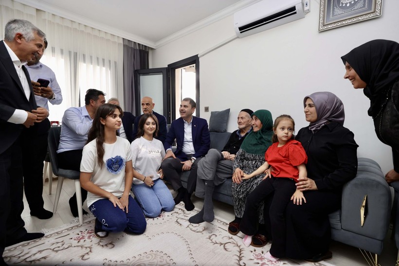 Bakan Kurum'dan depremzede aileye ziyaret: Sözümüzü tutacağız - Resim: 11