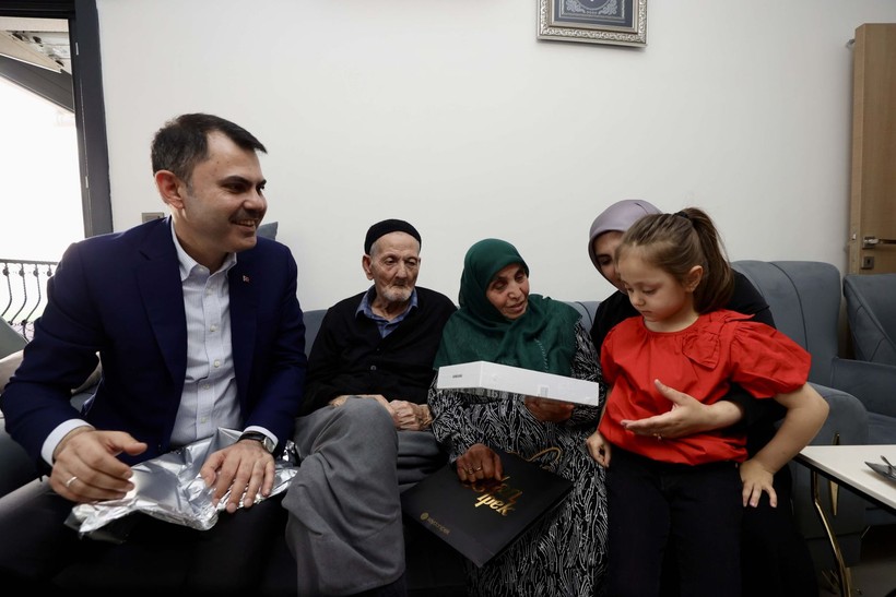 Bakan Kurum'dan depremzede aileye ziyaret: Sözümüzü tutacağız - Resim: 10