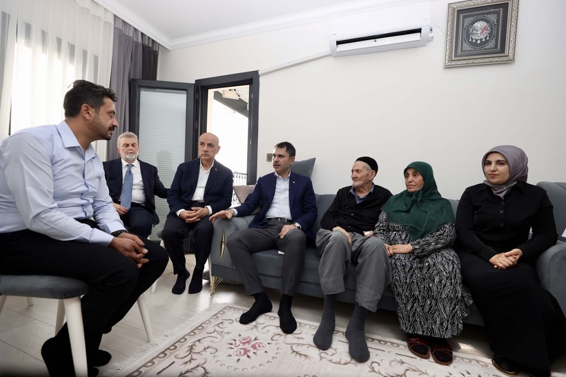Bakan Kurum'dan depremzede aileye ziyaret: Sözümüzü tutacağız - Resim: 8